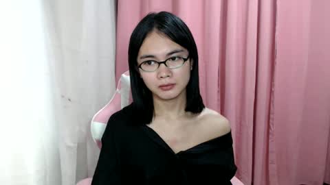 Snapshot of imyourloveypinay chatting on January 2025 07:43:02 AM thaddea online show from January 2025 07:43:02 AM