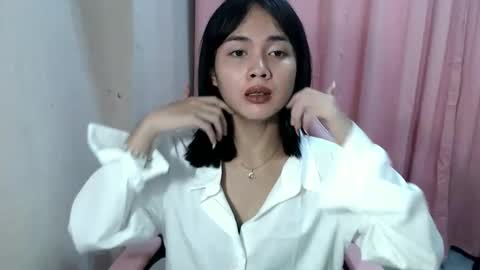 Snapshot of imyourloveypinay chatting on February 2025 05:37:01 PM thaddea online show from February 2025 05:37:01 PM