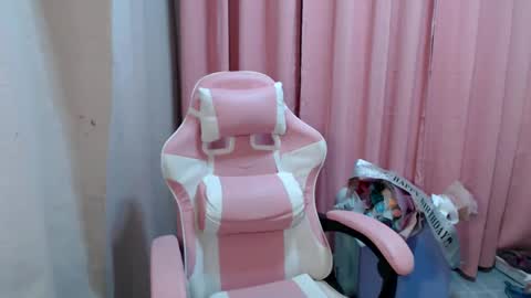 Snapshot of imyourloveypinay chatting on February 2025 07:38:02 PM thaddea online show from February 2025 07:38:02 PM