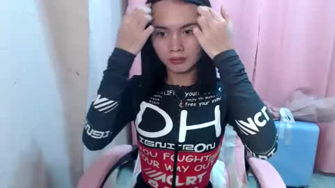 Snapshot of imyourloveypinay chatting on February 2025 07:35:01 PM thaddea online show from February 2025 07:35:01 PM