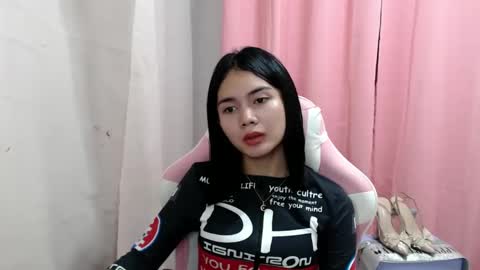 Snapshot of imyourloveypinay chatting on February 2025 04:37:02 PM thaddea online show from February 2025 04:37:02 PM