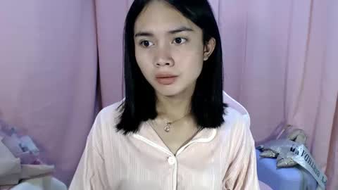 Snapshot of imyourloveypinay chatting on February 2025 04:57:01 PM thaddea online show from February 2025 04:57:01 PM