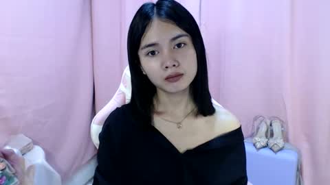 Snapshot of imyourloveypinay chatting on February 2025 08:41:01 PM thaddea online show from February 2025 08:41:01 PM