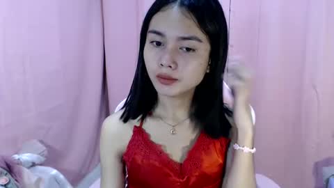 Snapshot of imyourloveypinay chatting on February 2025 04:32:01 PM thaddea online show from February 2025 04:32:01 PM