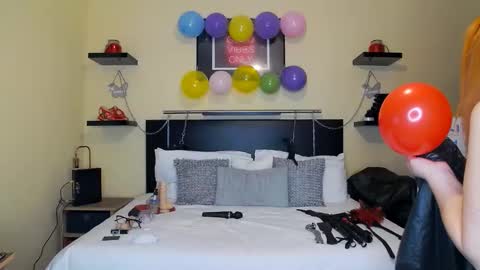 inannalove online show from November 2025 08:08:02 PM