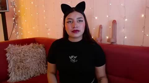 incredible_foxxy online show from August 2026 04:14:01 AM
