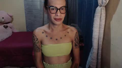 Snapshot of indaypakay_ts chatting on April 2026 06:44:01 AM Pakay online show from April 2026 06:44:01 AM