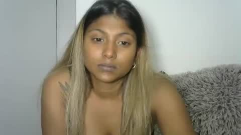 indianqtpie6 online show from October 2025 06:43:01 PM