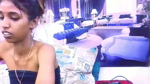 Snapshot of indiansexyslender4u2luv chatting on November 2025 05:17:02 AM indiansexyslender4u2luv online show from November 2025 05:17:02 AM