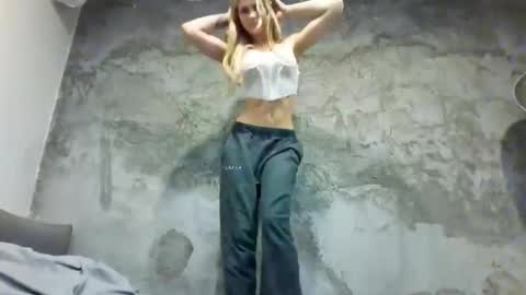 Snapshot of indierosee chatting on November 2025 12:10:02 AM Indie Rose online show from November 2025 12:10:02 AM