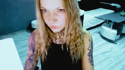 Snapshot of inesdesire chatting on October 2025 08:27:05 AM InesDesire online show from October 2025 08:27:05 AM