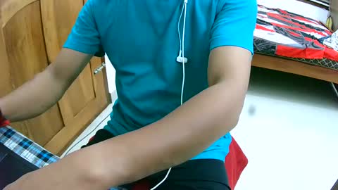 Snapshot of ingloriousuncut chatting on December 2024 06:39:01 PM Inglorious Hairy Uncut online show from December 2024 06:39:01 PM