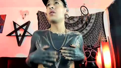 Snapshot of ink_u_buzz chatting on November 2025 10:54:01 PM Dani online show from November 2025 10:54:01 PM