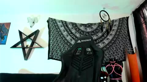 Snapshot of ink_u_buzz chatting on November 2025 03:45:02 PM Dani online show from November 2025 03:45:02 PM