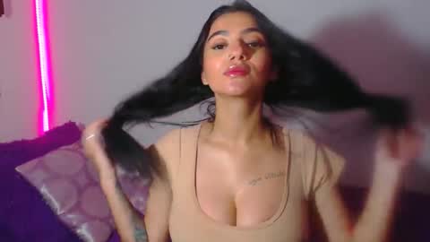 Abril online show from May 2026 10:17:02 PM