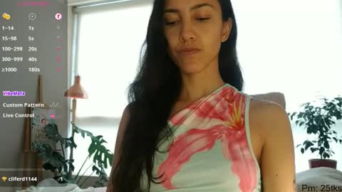 Snapshot of innocentlatiina chatting on June 2026 07:13:02 PM Laroa online show from June 2026 07:13:02 PM