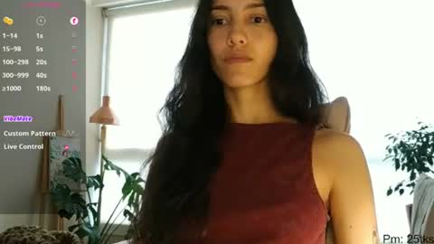 Snapshot of innocentlatiina chatting on June 2026 08:33:02 PM Laroa online show from June 2026 08:33:02 PM