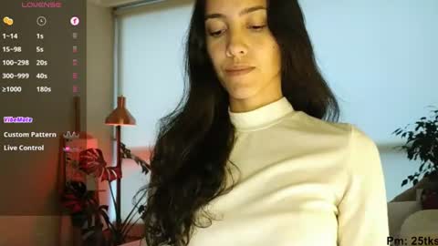 Snapshot of innocentlatiina chatting on July 2026 09:28:02 PM Laroa online show from July 2026 09:28:02 PM