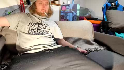 Snapshot of ipipo42o chatting on March 2025 10:09:02 PM DrownMentally online show from March 2025 10:09:02 PM