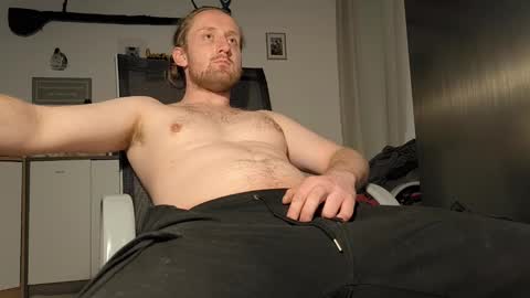 Snapshot of ipipo42o chatting on November 2025 06:23:01 AM DrownMentally online show from November 2025 06:23:01 AM