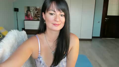 iracherrynow online show from October 2025 12:11:01 PM