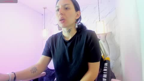 iris_77 online show from October 2025 06:28:01 PM