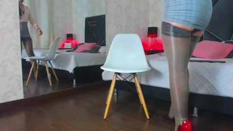 Queen Iris online show from January 2026 04:11:01 PM