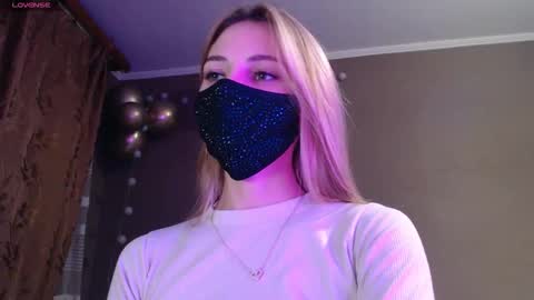 Snapshot of iris_lave chatting on November 2025 05:34:02 PM Lily online show from November 2025 05:34:02 PM