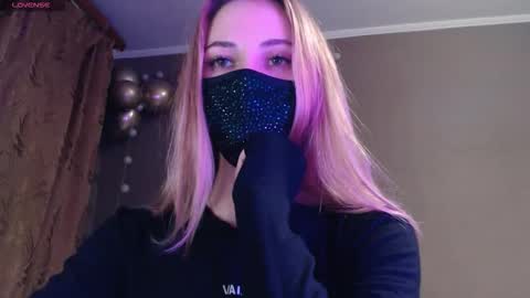 Snapshot of iris_lave chatting on November 2025 07:36:01 PM Lily online show from November 2025 07:36:01 PM