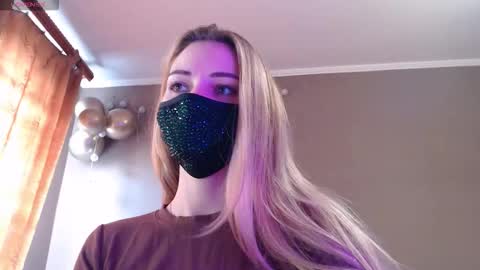 Snapshot of iris_lave chatting on November 2025 09:52:01 AM Lily online show from November 2025 09:52:01 AM