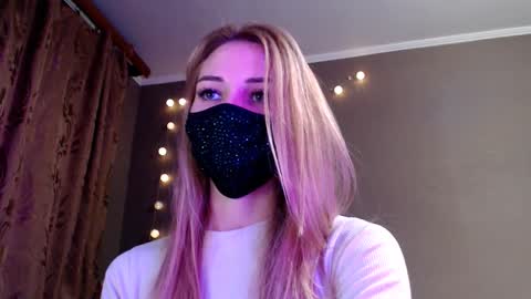 Snapshot of iris_lave chatting on December 2025 03:07:01 PM Lily online show from December 2025 03:07:01 PM