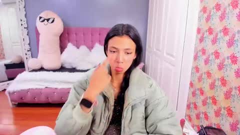 Iris online show from December 2024 11:02:01 PM