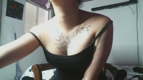 Snapshot of irisbell_ chatting on January 2025 02:22:01 PM Camilla online show from January 2025 02:22:01 PM