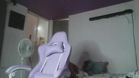 Snapshot of irisbell_ chatting on January 2025 02:42:02 PM Camilla online show from January 2025 02:42:02 PM