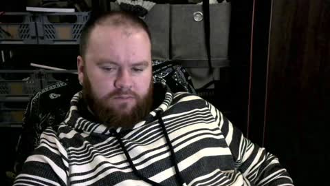 Snapshot of irishdaddy24 chatting on December 2024 10:21:02 PM twitter theirishman205 online show from December 2024 10:21:02 PM