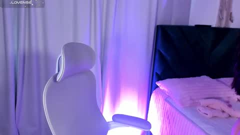 Iris Moira  online show from February 2026 12:21:01 PM