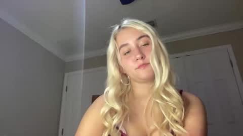 Irispink1 online show from December 2025 11:31:01 PM