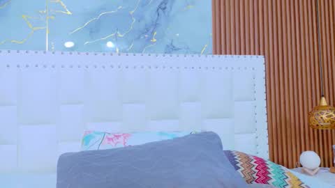 Sandy  online show from November 2025 12:33:01 PM