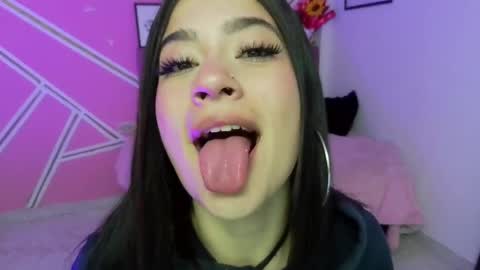 isa__rodriguez online show from May 2026 01:06:01 PM