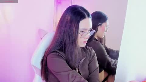 Snapshot of isa_doux chatting on February 2026 02:49:02 AM Isa online show from February 2026 02:49:02 AM