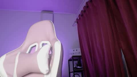 Isabella  online show from November 2025 10:36:02 AM