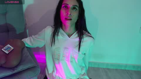 Isabella Hall online show from April 2026 01:49:02 AM