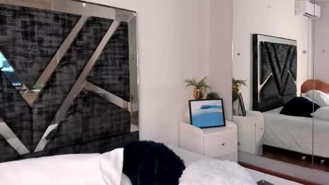 oIssaJonneso online show from February 2026 01:12:02 PM