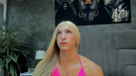 Isa Lancaster online show from June 2026 07:25:02 PM