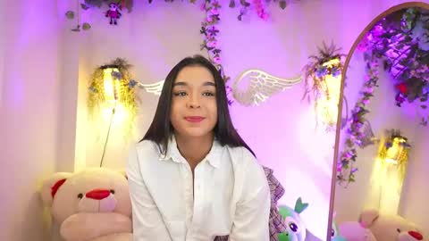 Isabella        online show from November 2025 06:52:02 PM