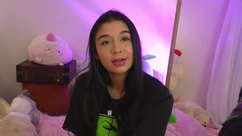 Isabella        online show from November 2025 10:33:02 PM