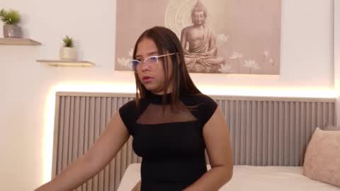 Snapshot of isa_taylorr_ chatting on November 2025 12:16:01 PM Isabel online show from November 2025 12:16:01 PM