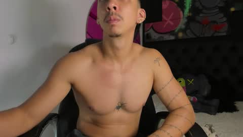 isaac_cryston online show from November 2025 09:48:02 PM