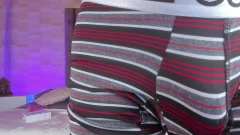 isaac_grey_ online show from April 2026 07:00:01 PM