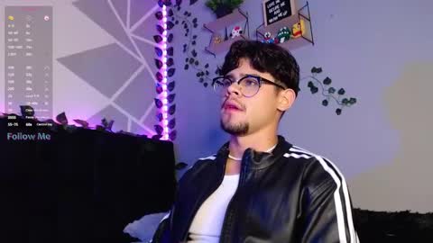 Snapshot of isaac_saenz chatting on December 2024 10:45:01 PM Isaac Saenz. online show from December 2024 10:45:01 PM